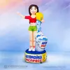 Фигура с машущей рукой Девушка Премиум на тумбе с ведром и губкой